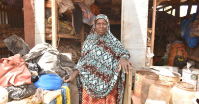 Mme Mamounata Ouédraogo, dans son local de vente de produits de la pharmacopée traditionnelle