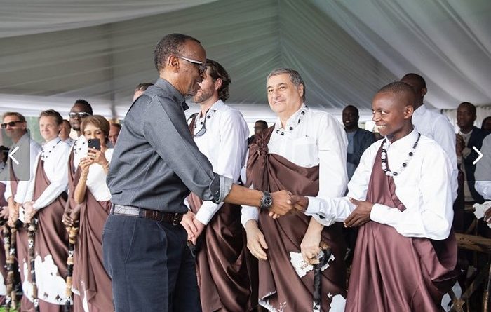 Emmanuel Niringiyimana, salué par le président Paul Kagamé