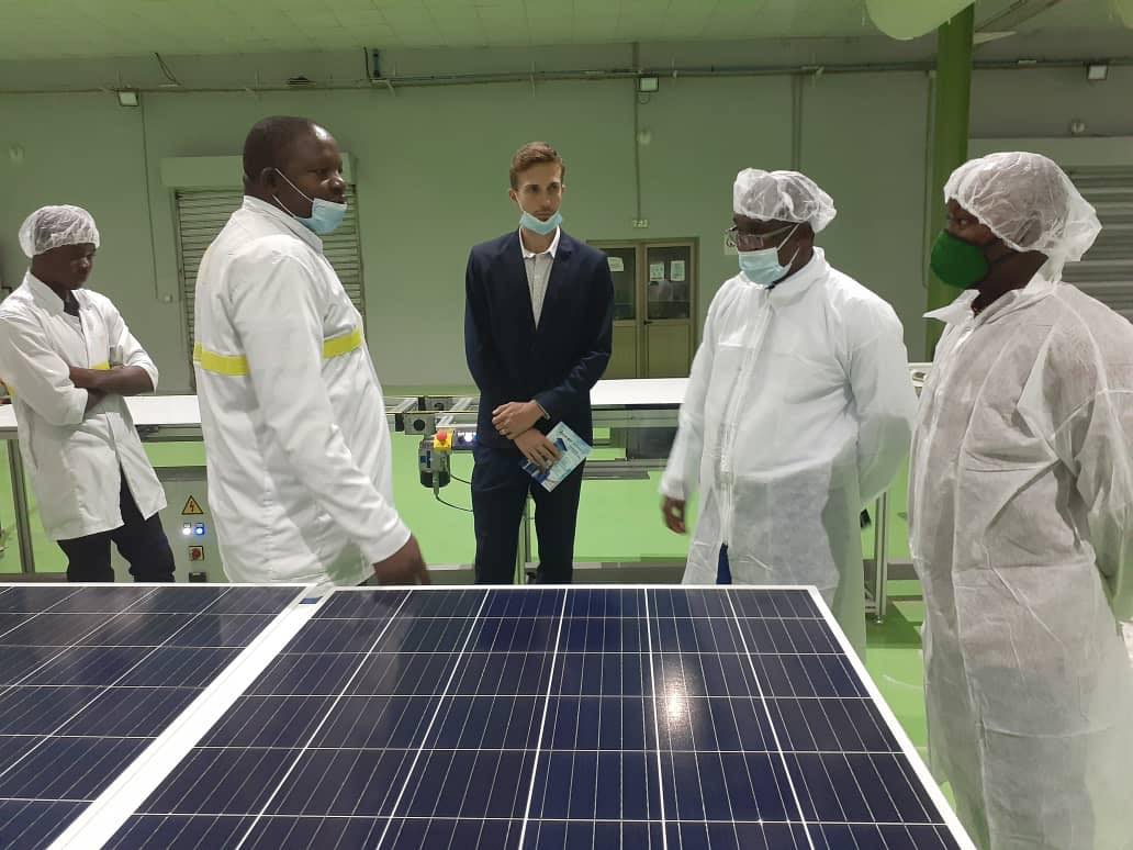 Fabrication de panneaux solaires en Afrique